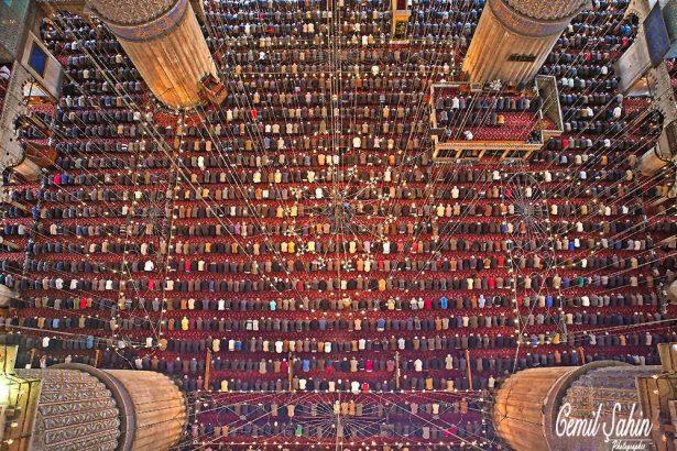 <p>Sultanahmet Cami - Cuma namazı rüku</p>
