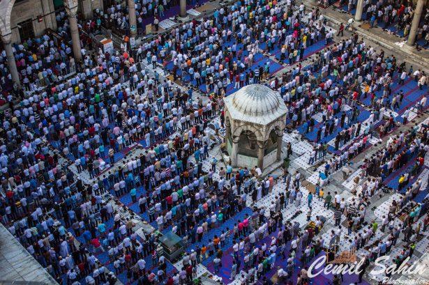 <p>Bayram namazı öncesi</p>
