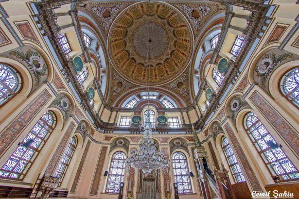 <p>Bezmialem Valide Sultan Cami</p>
