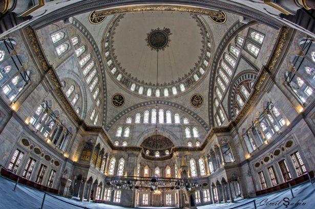 <p>Nuruosmaniye Camii </p>
