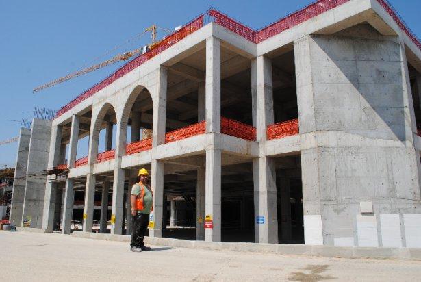 <p>1 yıl önce temeli atılan Çamlıca Tepesi Camii’nin kaba inşaatının yüzde 60’ı tamamlandı. </p>

<p> </p>
