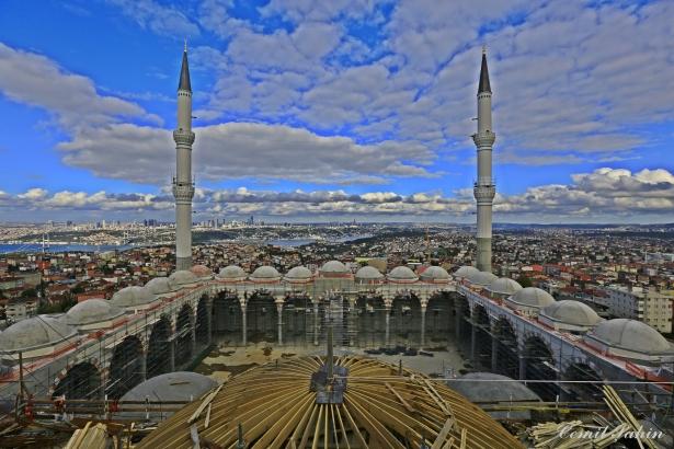 <p> </p>

<p>Görüntülerin bir belgeselde toplanacağını ifade eden Külünk, "Cami inşaatından her gün fotoğraf alınıyor. Periyodik olarak helikopterle gökyüzünden çekiliyor" dedi. Külünk, böylece Türkiye'de ilk kez bir cami inşasının belgeselinin yapılacağını söyledi.</p>
