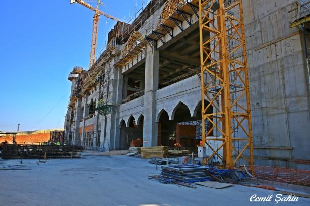 <p>Cami inşaatımızın da avlu bölümünde cami minarelerimiz belirdi.. Minarelerimiz Avrupa Yakası'ndan artık net olarak görülüyor. </p>
