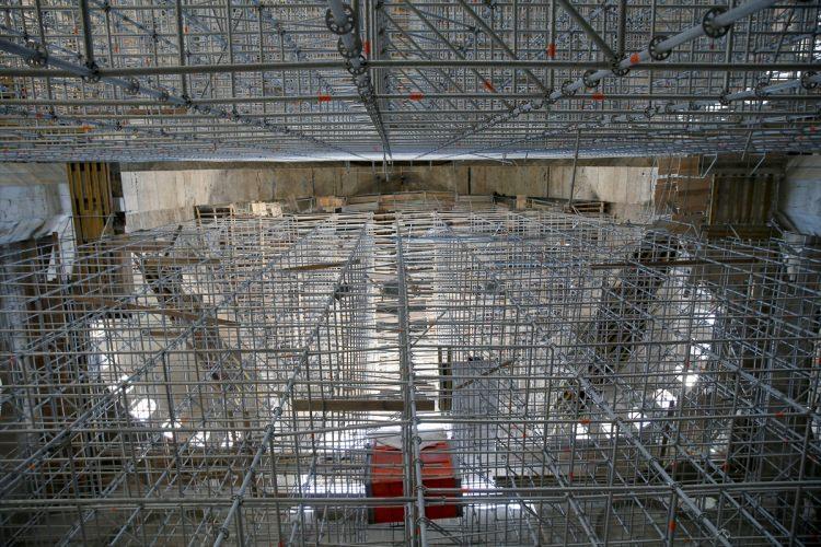 <p>Çamlıca Camisi ibadet alanının yanı sıra 11 bin metrekarelik müze, 3 bin 500 metrekarelik sanat galerisi, 3 bin metrekarelik kütüphane, bin kişilik konferans salonu, 8 sanat atölyesi, 3 bin 500 araçlık kapalı otoparkı bünyesinde barındırıyor.</p>
<p> </p>