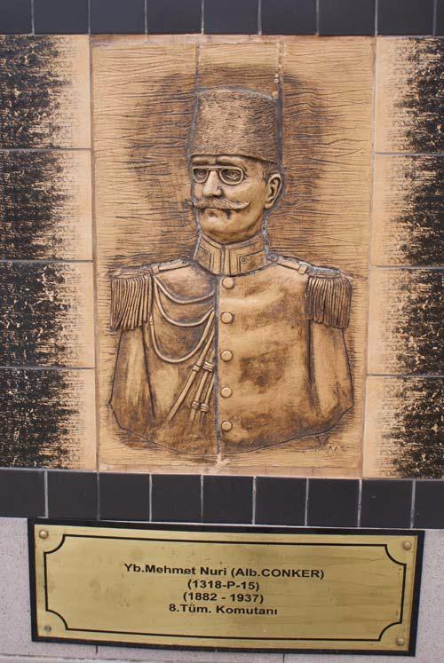 <p><strong>Yüzbaşı Mehmet Nuri CONKER</strong><br />
<br />
8.Tüm. Komutanı</p>
