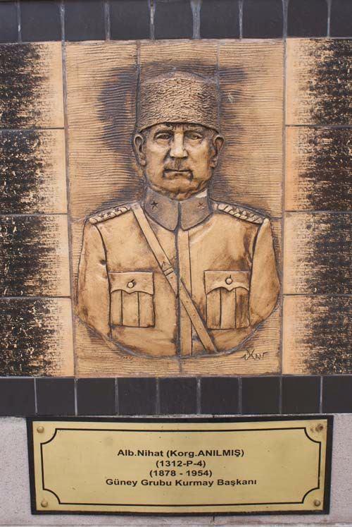 <p>Albay Nihat Anılmış<br />
<br />
Güney Grubu Kurmay Başkanı</p>
