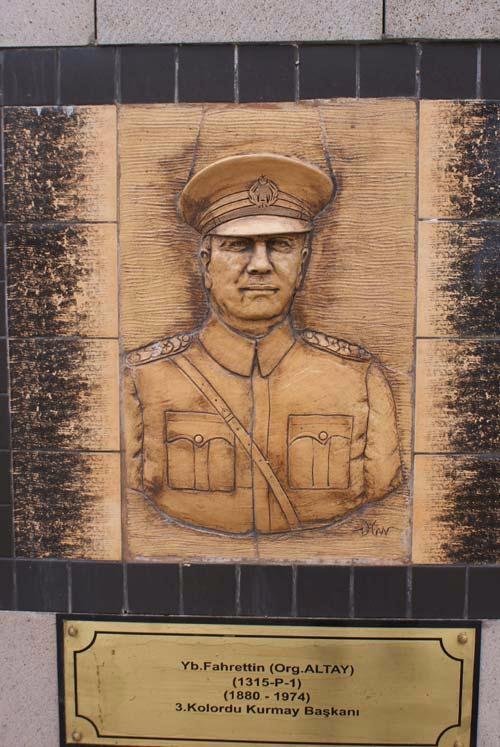 <p>Yarbay Fahrettin ALTAY<br />
<br />
3. Kolordu Kurmay Başkanı</p>