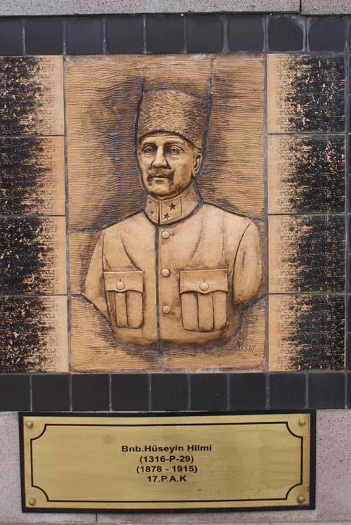 <p>Binbaşı Hüseyin Hilmi<br />
<br />
17. P.A.K</p>
