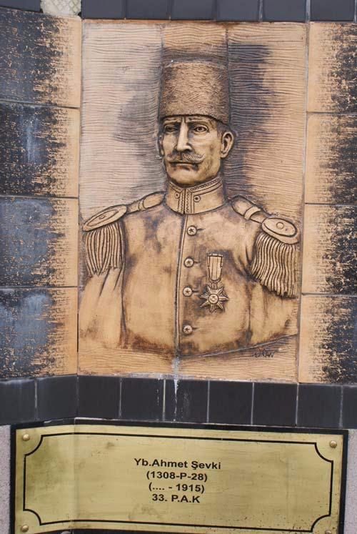 <p>Yarbay Ahmet Şevki<br />
<br />
33. P.A.K</p>