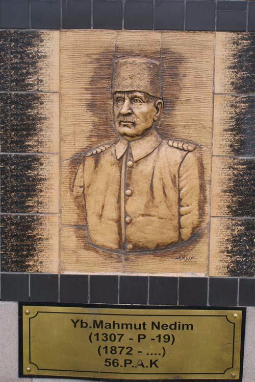 <p>Yarbay Mahmut Nedim<br />
<br />
56. P.A.K</p>