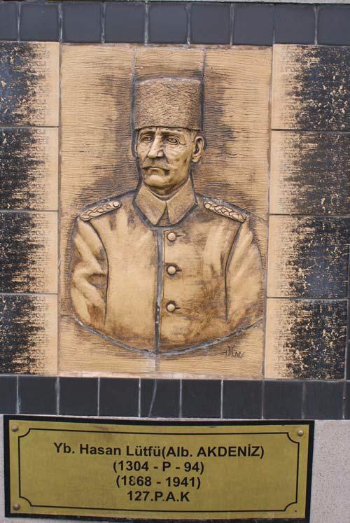 <p>Yarbay Hasan Lütfü AKDENİZ<br />
<br />
127. P.A.K</p>
