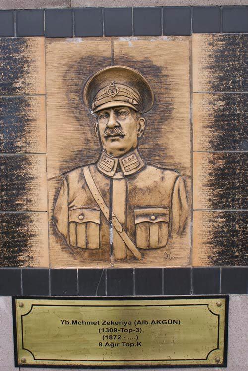 <p>Yarbay Mehmet Zekeriya AKGÜN<br />
<br />
8. Ağır Top. K.</p>