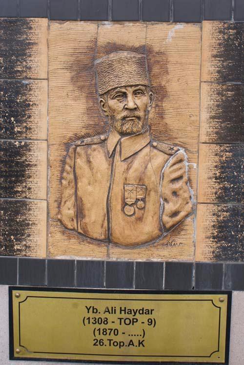 <p>Yarbay Ali Haydar<br />
<br />
26. Top A.K</p>