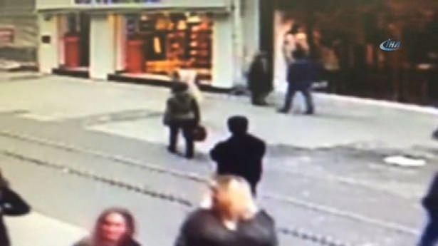 <p>Baba Öztürk, olay yerinde bulunan kafaya ait fotoğraftaki kişinin oğlu Mehmet Öztürk olduğunu teşhis etti. DNA karşılaştırması sonucunda da canlı bombanın Mehmet Öztürk olduğu kesinlik kazandı.</p>