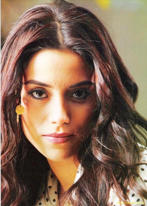 <p>Cansu Dere-İzmir</p>
