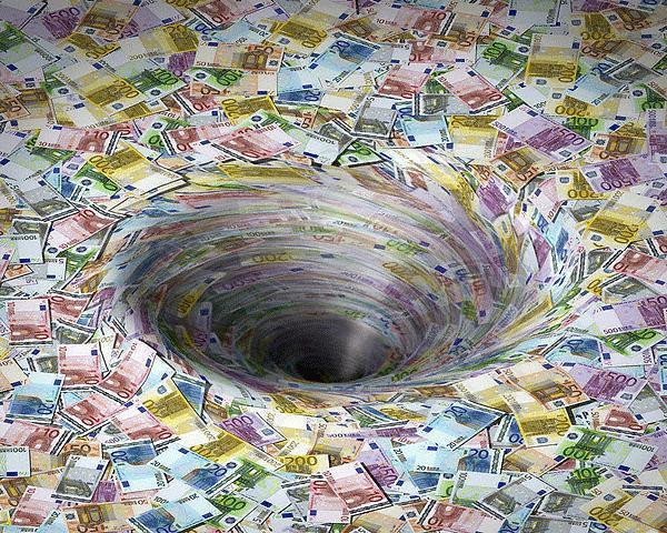 10- Müjde küçülerek cari açığı (döviz açığını) da küçülttük. Gerçekçi olalım. Bu tablo, Merkez Bankası’nın hükümeti ikna etmesi ve de üretimde firene basması ile ortaya çıkan bir tablodur.* İç talep kısılınca, üretime ve tüketime dayalı ithalat yavaşlıyor.* İthalat yavaşlayınca döviz harcamaları azalıyor.* Döviz harcamaları azalınca cari açık (döviz açığı) küçülüyor.Geçen yılın ilk 3 ayında cari açığın milli gelire oranı yüzde 11.8 idi. Bu yılın ilk 3 ayında yüzde 8.9’a geriledi.