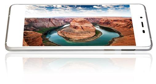 <p>Parlak Gorilla Glass arka yüzeyi 4.8"HD (1280x720) çözünürlüklü Amoled ekranı ile göz kamaştıran görüntüler sunuyor.</p>