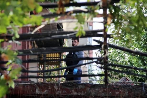 <p>Polis, operasyonun ardından bölgede güvenlik şeridi oluşturup, incelemelerde bulunurken, hücre evleri bomba imha uzmanları tarafından arandı. </p>