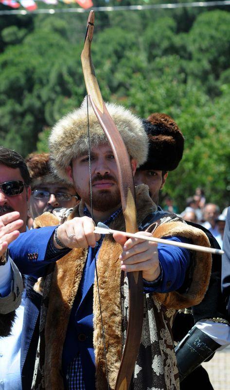 <p>Erdoğan burada yaptığı konuşmada şunları söyledi: Türkiye' batı taklidi ve Avrupa kopyası bir ülke olarak inşa edilemez.</p>

<p> </p>

<p> </p>
