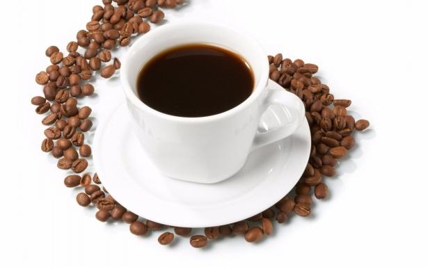 <p>İçindeki maddelerden dolayı kahvenin uyandırma etkisi çok daha fazladır. Bir fincan filtre kahvede 80-115 mg kafein bulunurken çaydaki uyarıcı miktarı 40 mg’dır. Fakat bu uyarma etkisini tümüyle yansıtmaz.</p>

