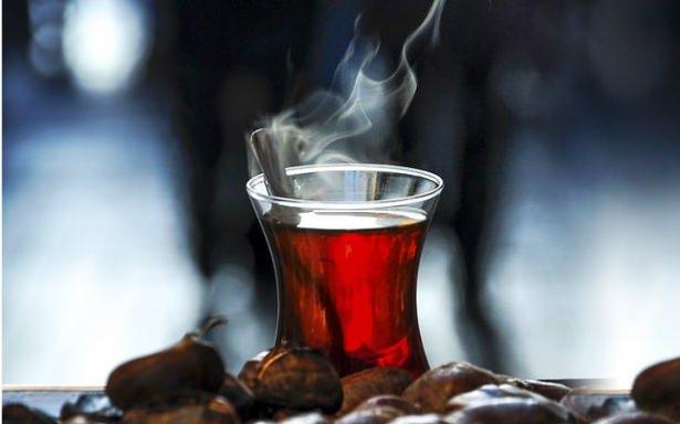 <p> Yalnız yaprak yiyerek beslenir. Uyumaz. Ancak bir gün uykusuzluğa yenilir. Uyanınca o kadar büyük pişmanlık duyar ki göz kapaklarını keser atar. </p>