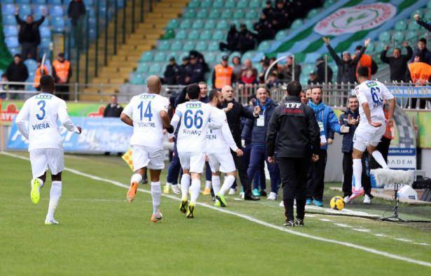 <p>Spor Toto Süper Lig'in 16. haftasında Çaykur Rizespor, Torku Konyaspor'u konuk etti, maç 1-1 berabere sonuçlandı. İşte karşılaşmanın en renkli kareleri...</p>
<p> </p>