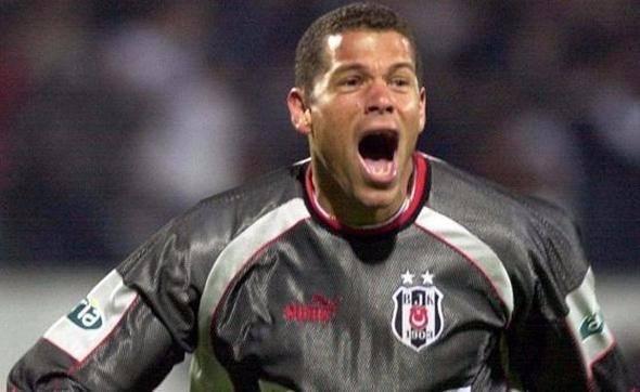 <p><strong>1-) CORDOBA</strong><br />
<br />
2002-2003 sezonunda İtalya'nın Perugia takımından Beşiktaş'a transfer oldu. 2003'te Beşiktaş'ın 100. yılında kazandığı şampiyonlukta önemli payı vardı. 2006 yılında 137 kez giydiği siyah-beyazlı formaya veda etti.</p>
