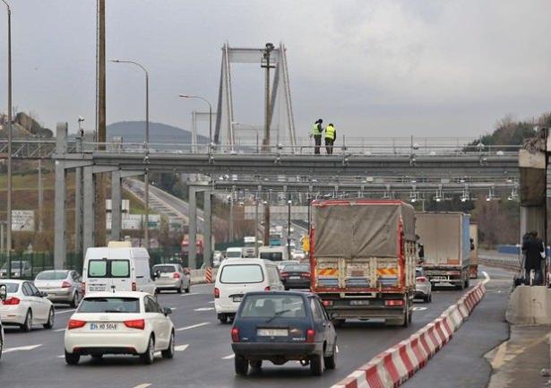 <p>Fatih Sultan Mehmet Köprüsü bir hafta önce başlayan çalışmalar bugün sona erdi. Çalışmalar bir hafta erken bitirildi.</p>
