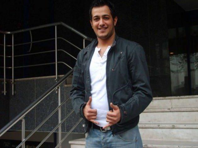 <p>Dokuz Eylül Üniversitesi Güzel Sanatlar Fakültesi Oyunculuk Bölümünü bitirdi</p>
