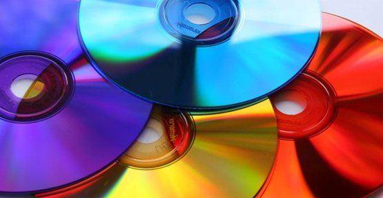 <p>CD'lerini çöpe atmaya kıyamayan bir çift, cd'ler ile inanılmaz bir tasarıma imza attı. </p>
