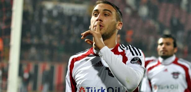 Cenk Tosun - Trabzonspor --- Trabzonspor, para+Sapara'yı önerdi. Gaziantepspor'un Vittek ve Henrique'yi de kiralık istediği belirtiliyor. Pazarlıklar son aşamada (FOTOMAÇ)