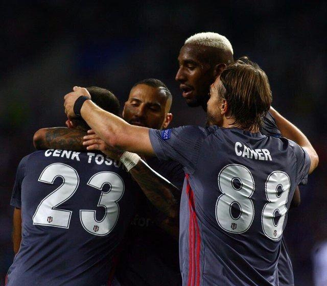 <p> Cenk Tosun'un Porto'ya attığı gol, Beşiktaş'ın 2007/08'den itibaren Şampiyonlar Ligi'nde en uzaktan attığı gol oldu. (32 metre)</p>
