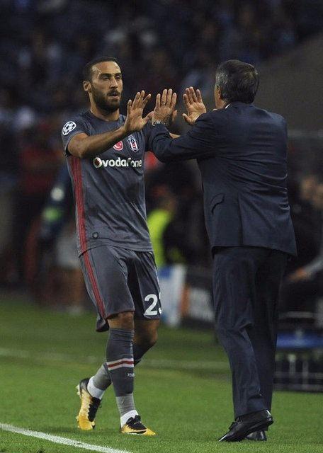 <p>"Normal bir golun yok kardes senin...Cenk Tosun champions league maclari oncesi kesin bi doping kullaniyor. ayagina saglik tosun pasa"</p>