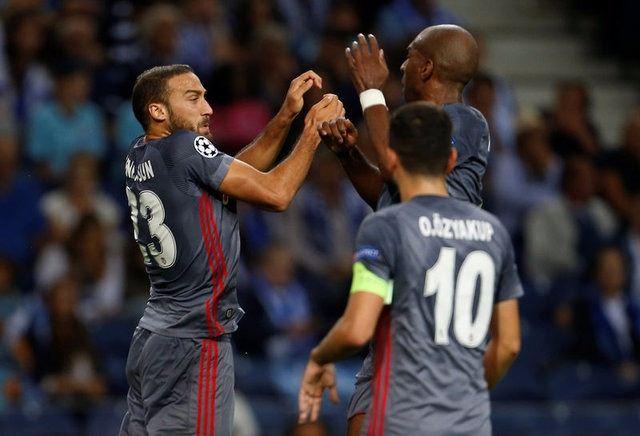 <p>"Yabancı sınırı Cenk Tosun gibi, her sene önüne forvet alınmasına rağmen kendisine bir şeyler katan, çalışan, güçlenen adamı korkutmaz işte."</p>