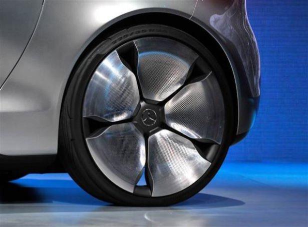 <p>Mercedes'in bu sıradışı konseptinin yollara ne zaman çıkacağı ise henüz bilinmiyor.</p>
<p> </p>