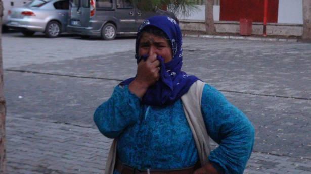 <p>Ceylanpınar Cumhuriyet savcısının saldırının gerçekleştiği yerdeki 5 saat süren incelemesinin ardından 3 şehit naaşı Ceylanpınar Devlet Hastanesi morguna kaldırıldı.</p>