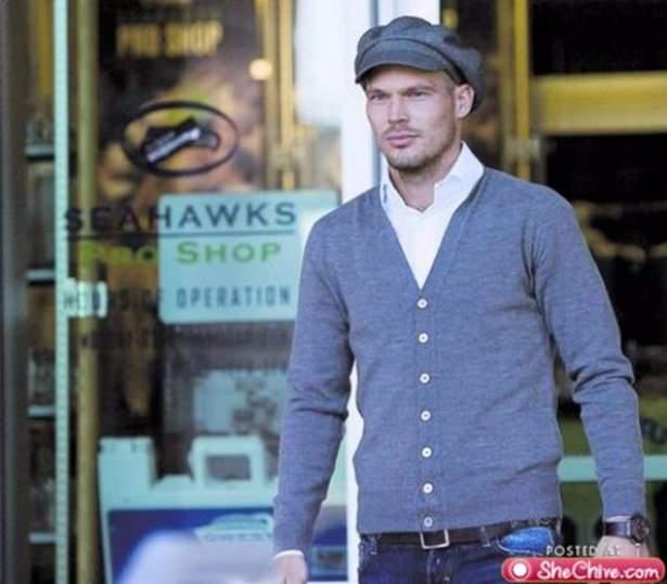 <p>Artık göz alıcı saçlarından eser kalmayan 39 yaşndaki Fredrik Ljungberg, bir yandan Premier Lig'in elçiliğini yapıyor bir yandan da doğduğu şehir Hamlstat'da çocukluk arkadaşlarıyla açtığı "Freddies" adlı kafeyi işletiyor.</p>
<p> </p>