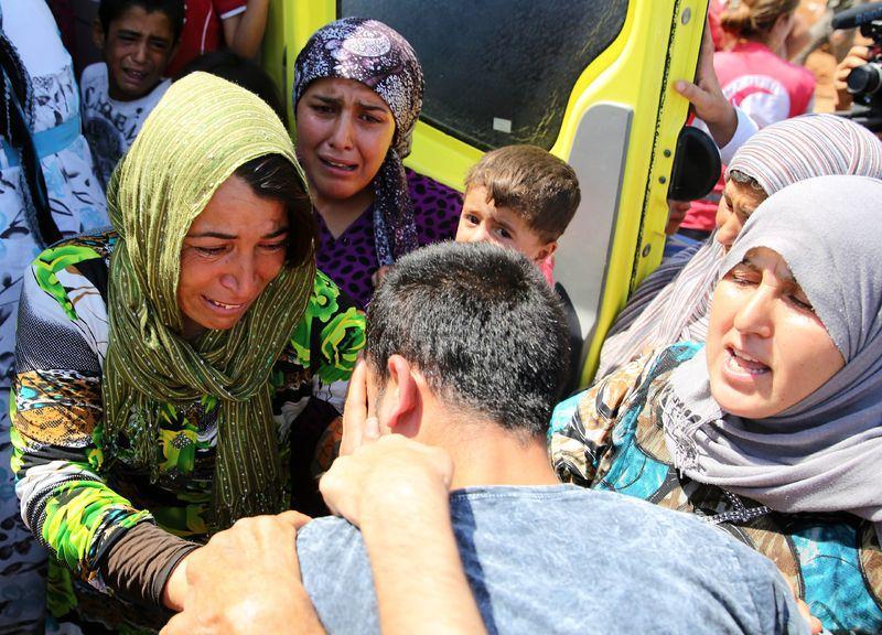 <p>Bodrum’da cesedi kıyıya vuran anne Zahin ile çocukları Aylan ve Galip Kurdi’nin cenazeleri, Muğla’dan İstanbul’a, İstanbul’dan da Mürşitpınar Sınır Kapısı üzerinden Kobani’ye götürüldü.</p>

<p><a href="http://video.haber7.com/video-galeri/59029-aylan-son-yolculuguna-ugurlandi" target="_blank"><strong>HABERİN VİDEOSUNUZ İZLEMEK İÇİN TIKLAYINIZ...</strong></a></p>
