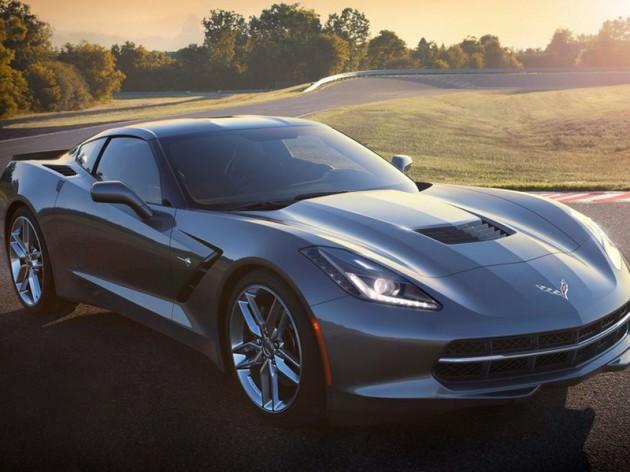 Stingray standart olarak 450 beygir güç ve 610 Nm tork üreten 6,2 litrelik bir V8 ile geliyor ve 0’dan 100 km/s’ye dört saniyede hızlanıyor. Bu haliyle yeni model, Corvette’in gelmiş geçmiş en güçlü standart versiyonu.