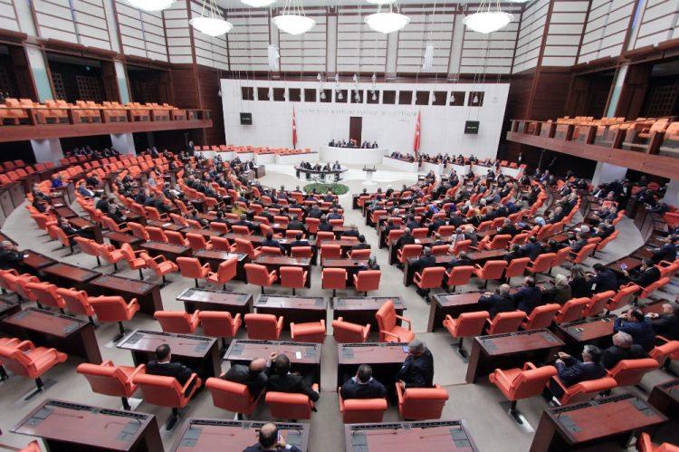 <p>Genel Kurulda CHP İstanbul Milletvekili Sezgin Tanrıkulu'nun, Belediye Gelirleri Kanununda Değişiklik Yapılması Hakkında Kanun Teklifinin doğrudan gündeme alınması önerisi görüşüldü.</p>
