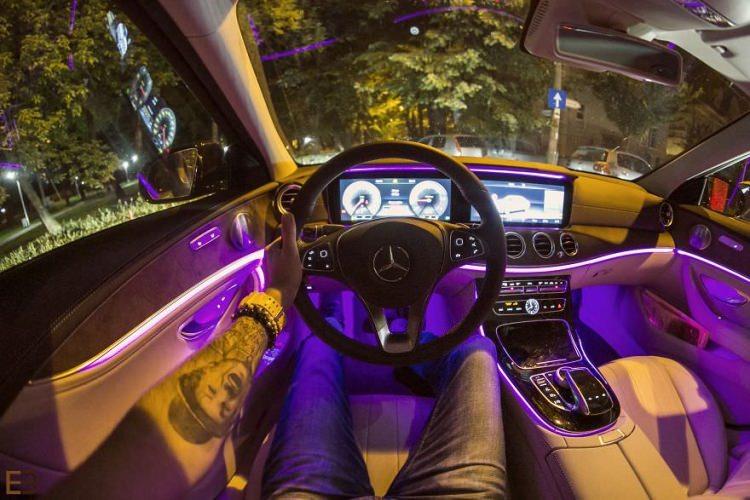 <p>Mercedes E 220</p>
