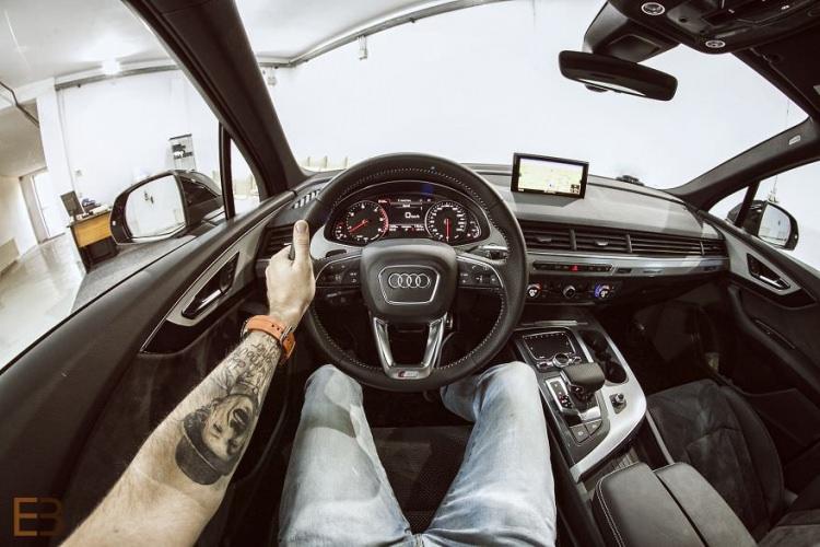 <p>Audi Q7</p>
