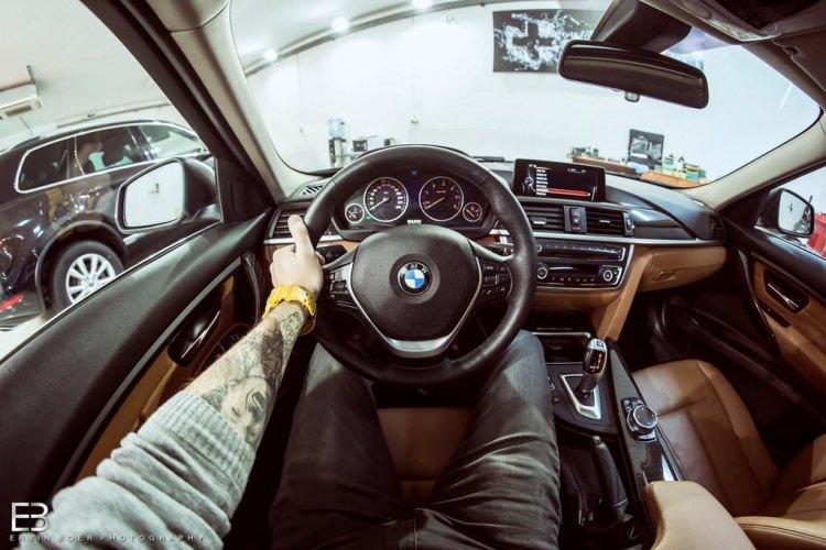 <p>BMW 320 Tourer Luxury</p>
