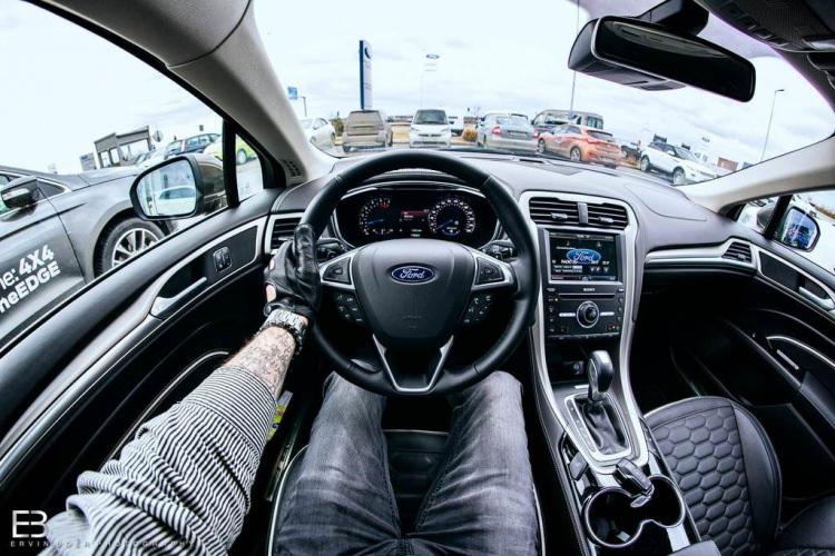 <p>Ford Mondeo Vignale</p>
