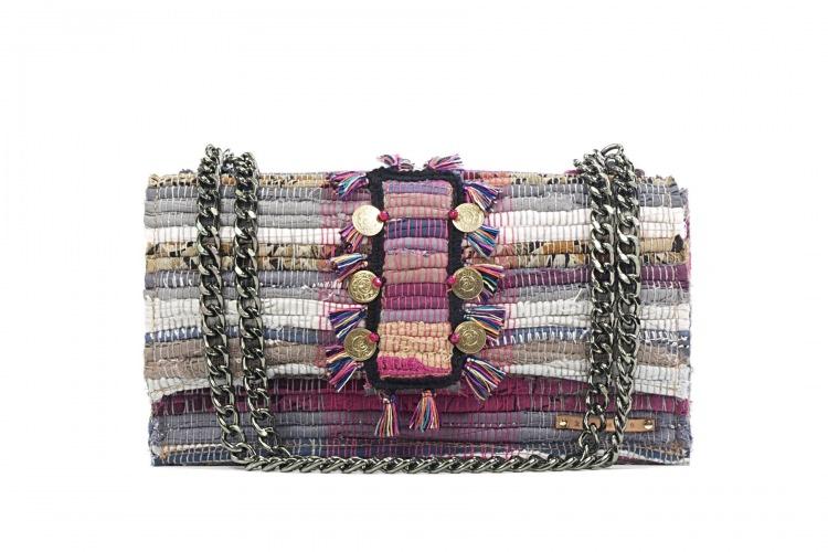 <p><strong>İşte birbirinden farklı kilim çantalar...</strong></p>