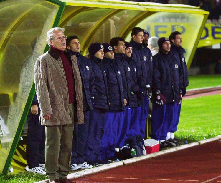 <p>2000/2001</p>

<p>Mustafa Denizli</p>

<p>42 puan</p>
