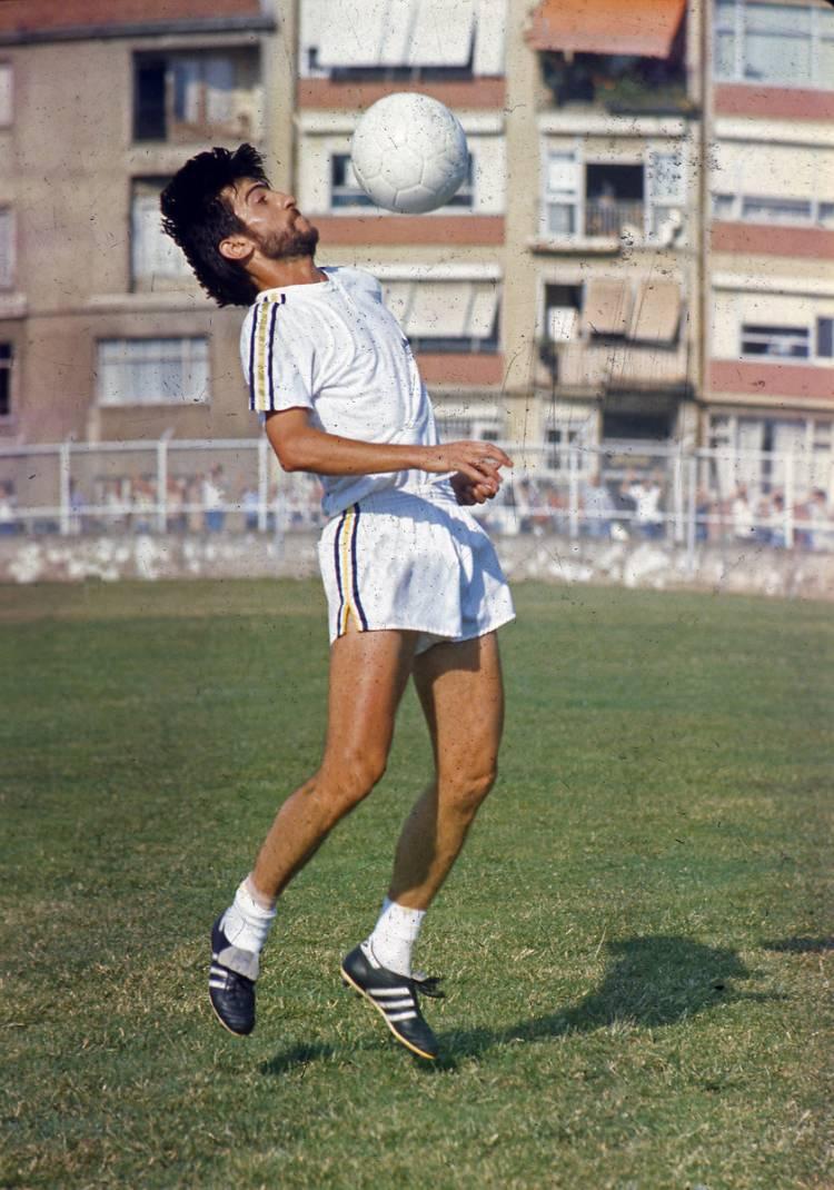 <p>Fenerbahçe'nin yıldız futbolcusu Rıdvan Dilmen, Dereağzı Tesisleri'nde antrenman yaptı. 1988</p>