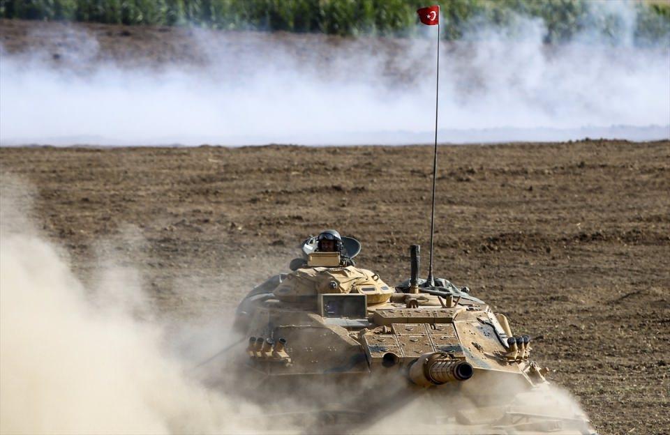 <p>Türk Silahlı Kuvvetlerince (TSK), Şırnak'ın Silopi ilçesindeki Habur Sınır Kapısı yakınlarında 18 Eylül'de başlatılan tatbikat, Iraklı askerlerin katılımıyla müşterek devam ediyor. </p>
<p> </p>