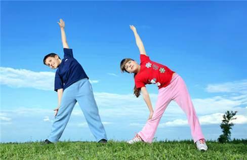 <p>Fiziksel aktiviteler çocuklarınızın güçlü kemik gelişimine yardımcı olduğu gibi sağlıklı bir kilo ve çevrelerindeki dünyayı keşfetmelerini sağlar. </p>
