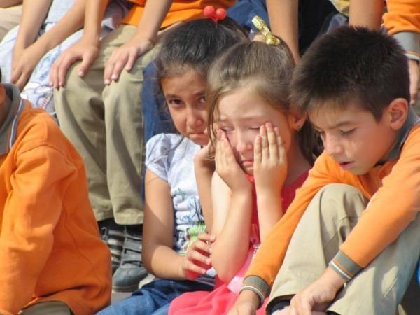 <p>Bazı öğrencilerin gözyaşlarına hakim olamadığı görüldü.</p>
<p> </p>